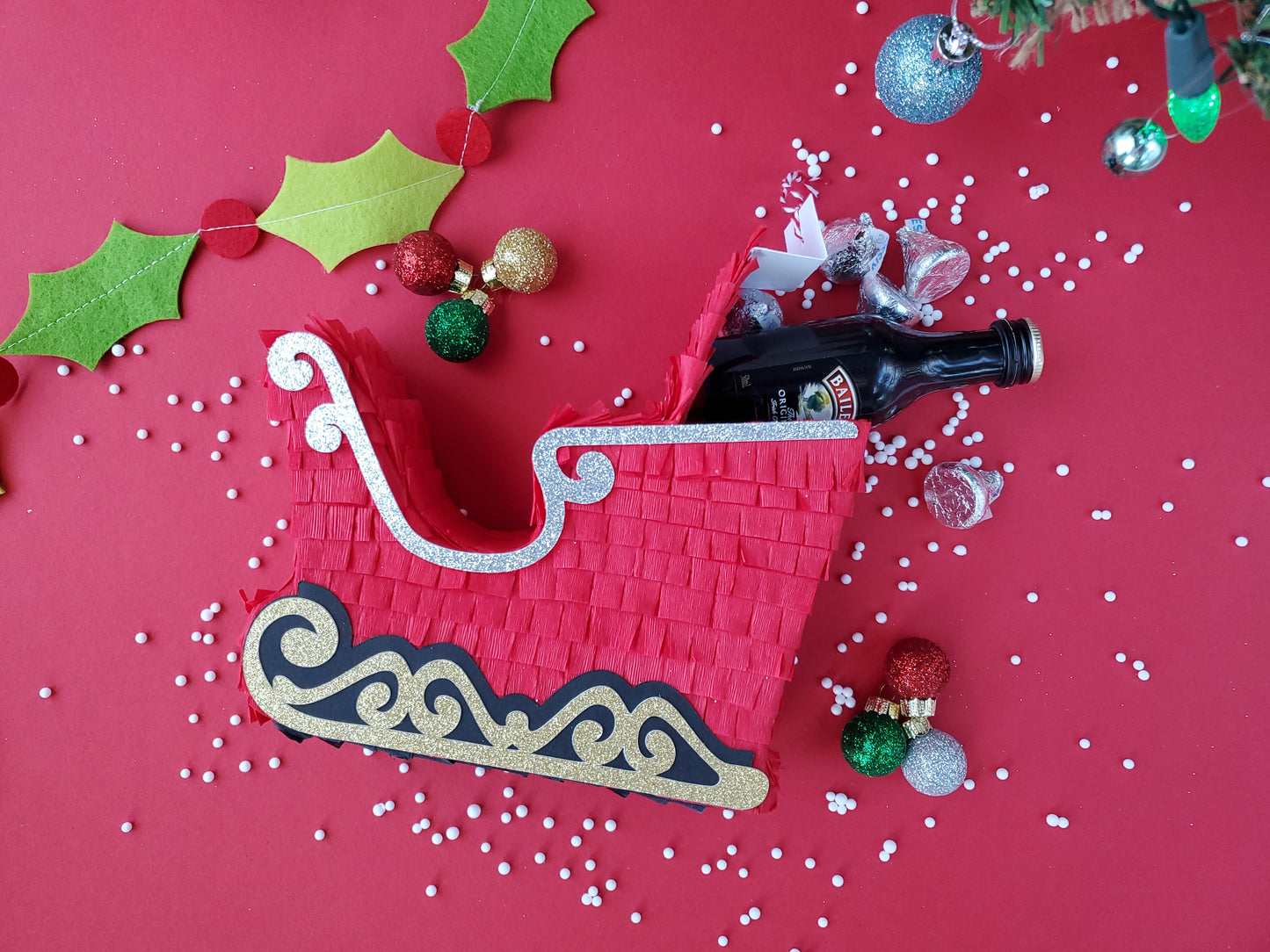 Santa's Sleigh Mini Piñata Part Favor