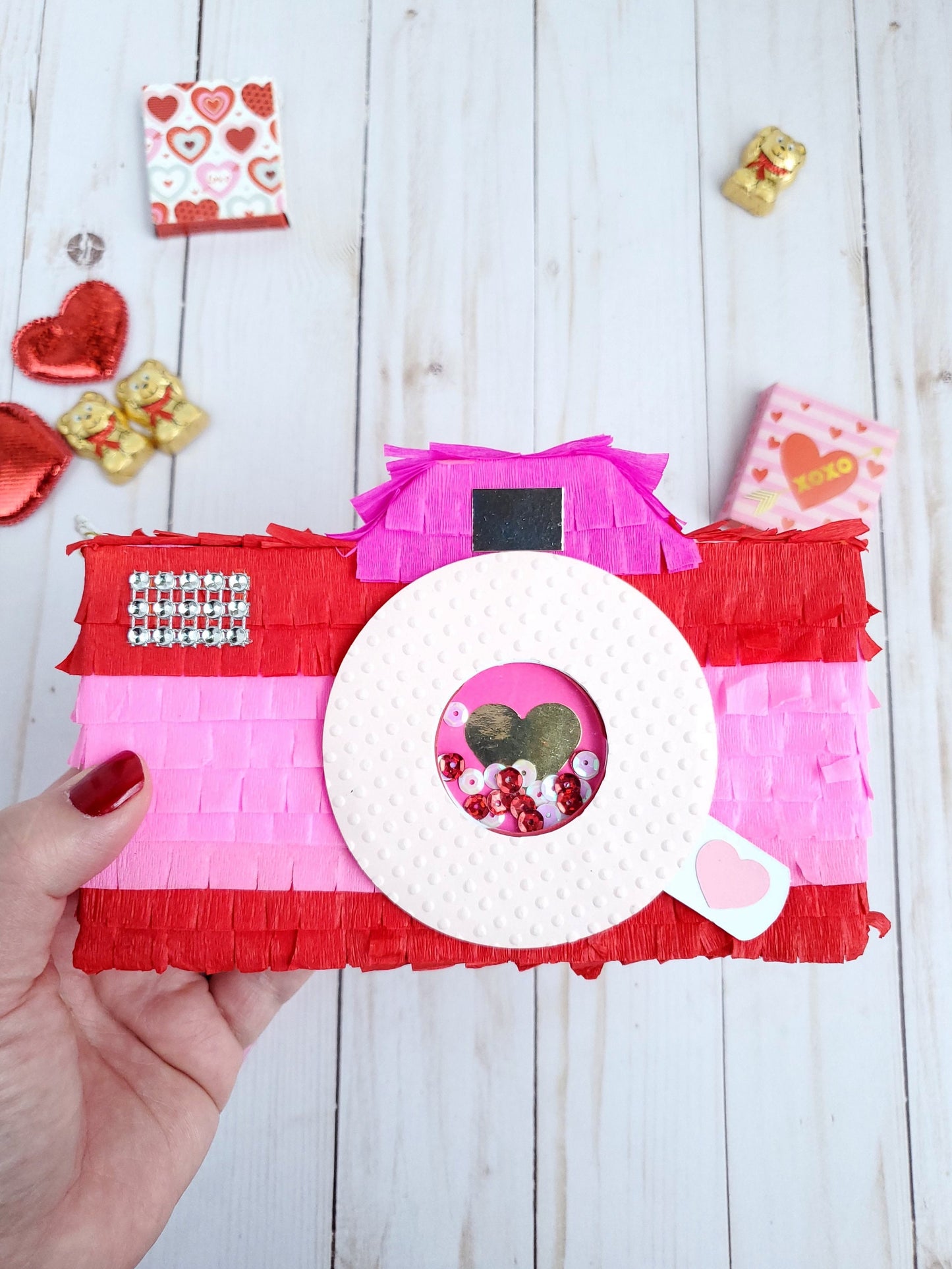 Camera mini pinata Valentine's day pinata Valentine's day camera Camera shaker mini pinata Galentines day party favor Valentines gift box 4"