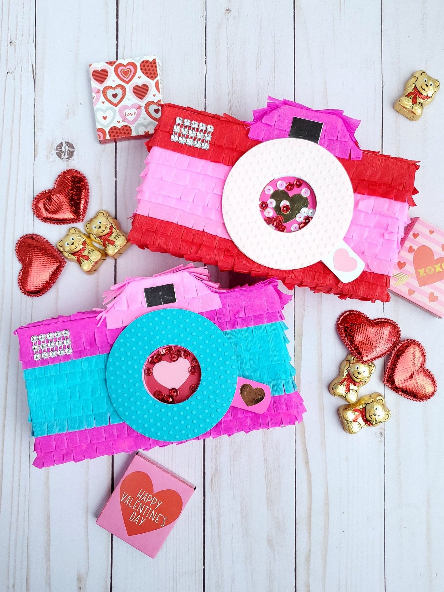 Camera mini pinata Valentine's day pinata Valentine's day camera Camera shaker mini pinata Galentines day party favor Valentines gift box 4"