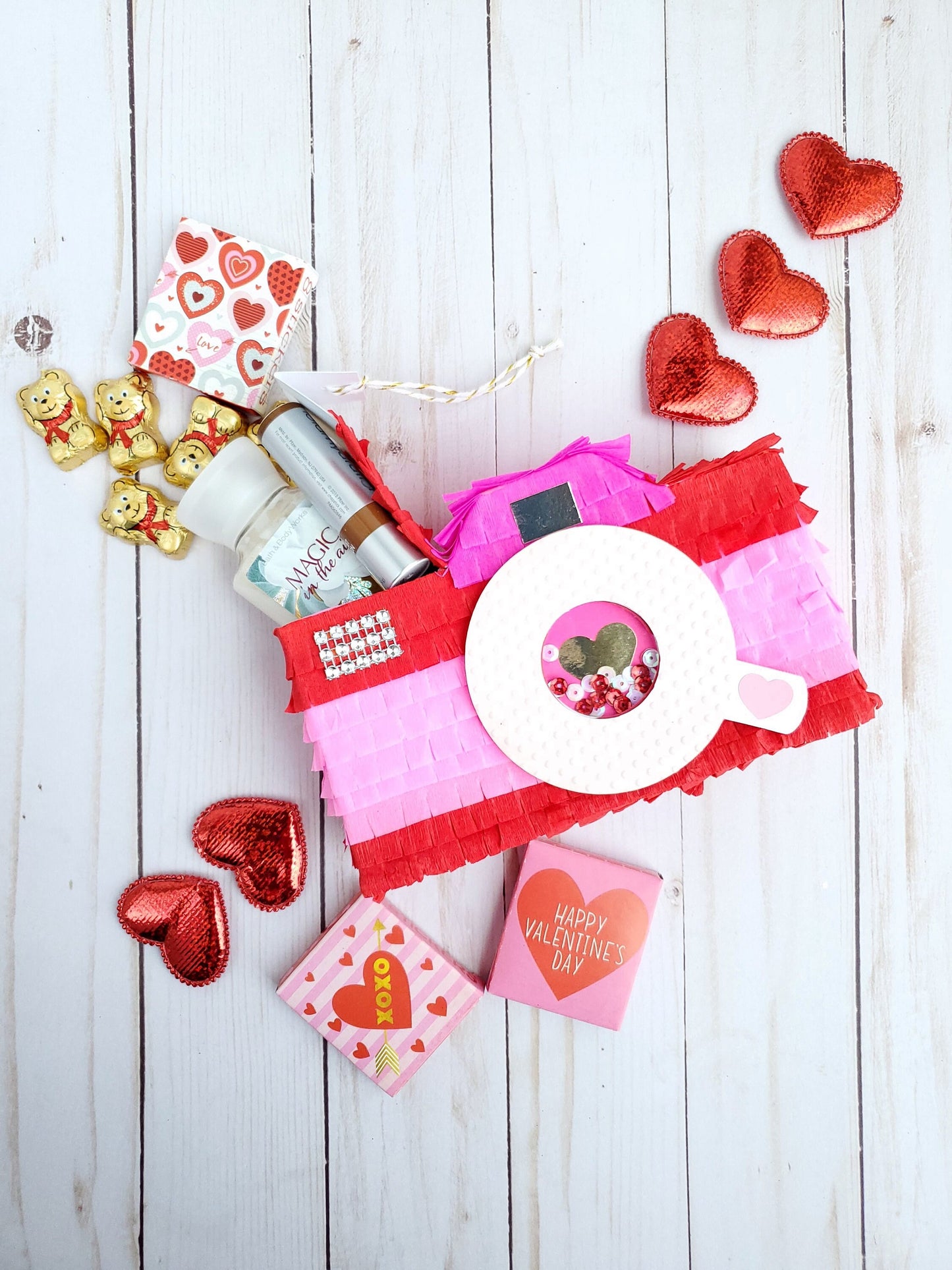 Camera mini pinata Valentine's day pinata Valentine's day camera Camera shaker mini pinata Galentines day party favor Valentines gift box 4"