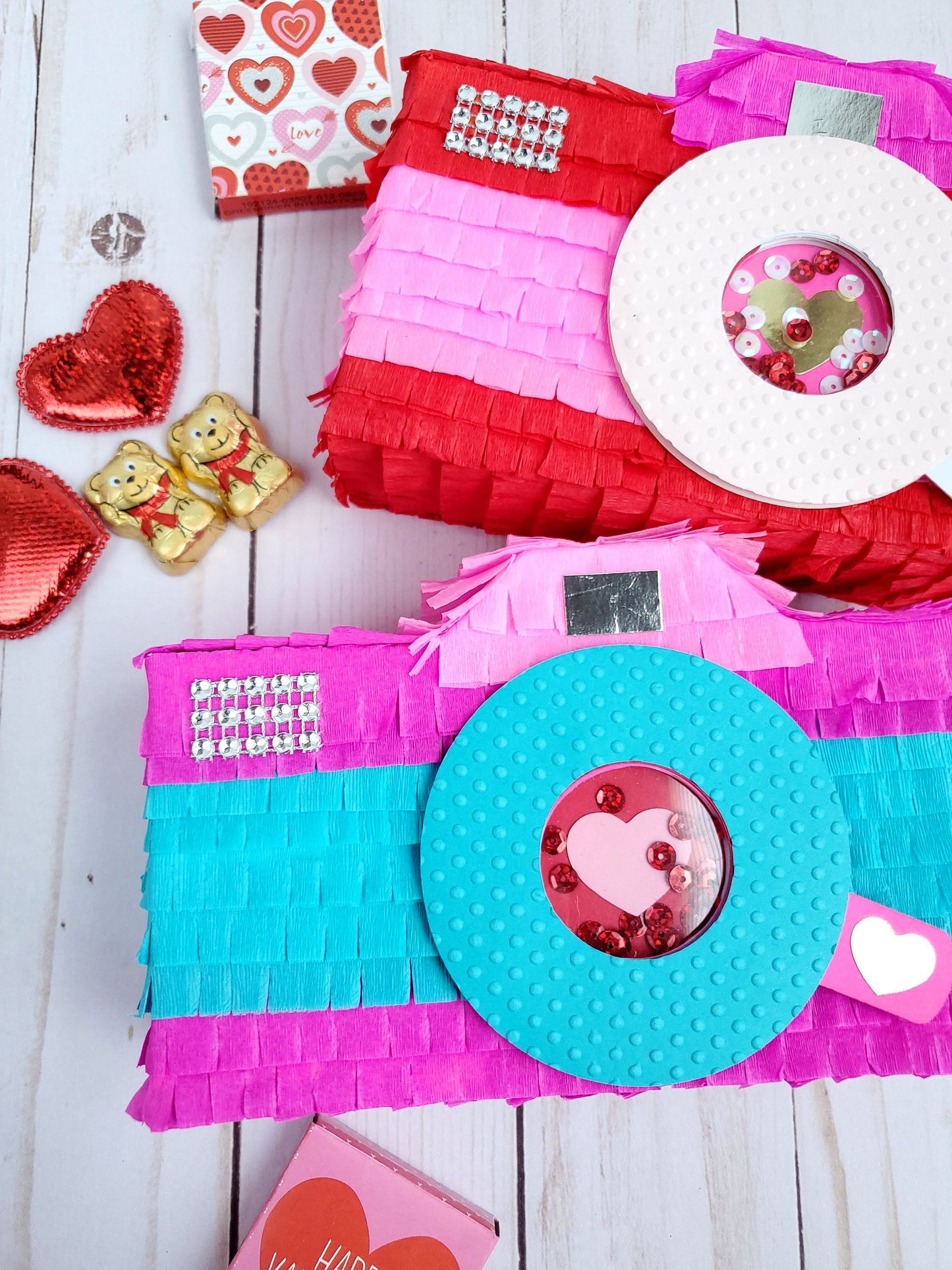 Camera mini pinata Valentine's day pinata Valentine's day camera Camera shaker mini pinata Galentines day party favor Valentines gift box 4"