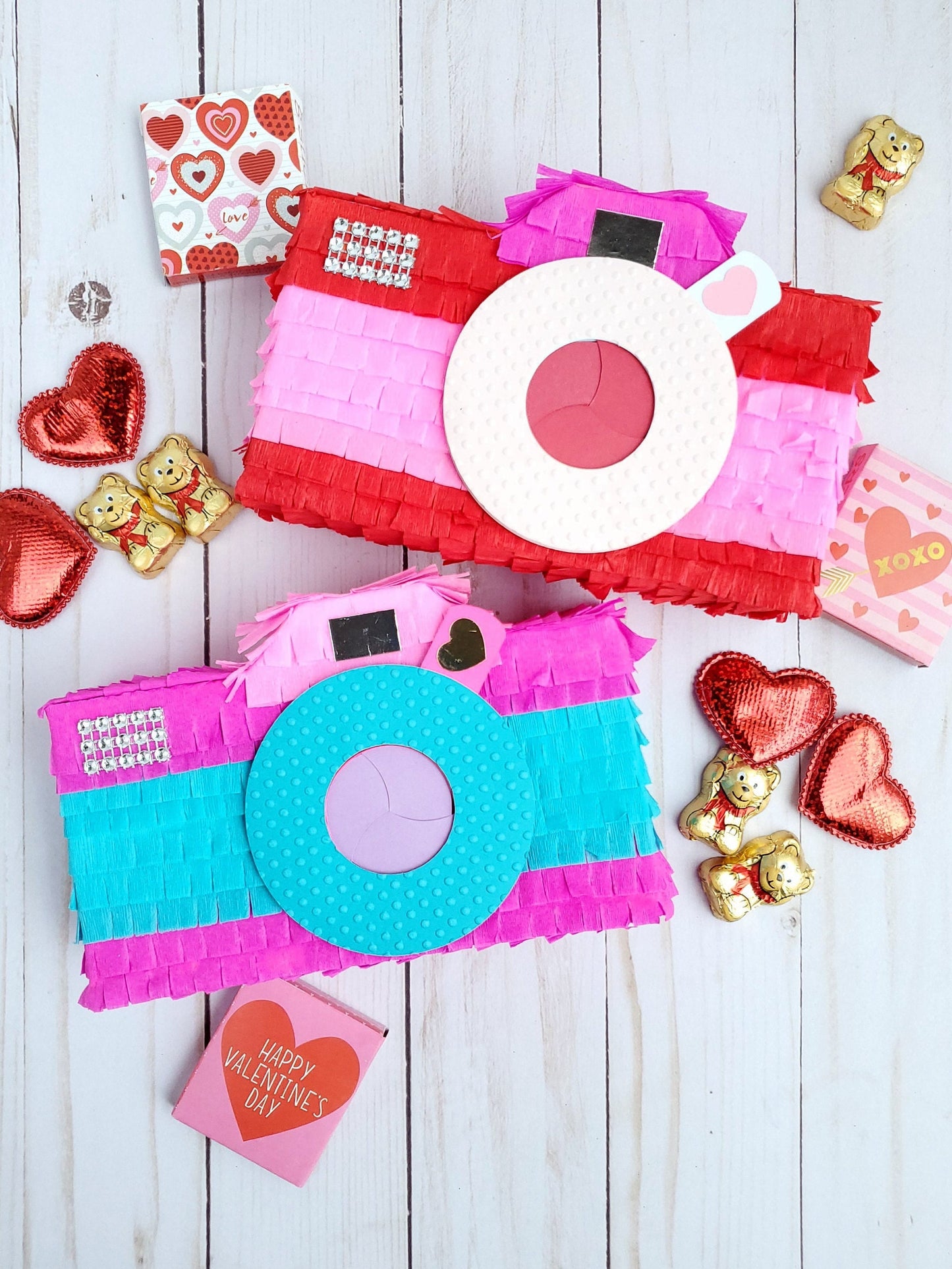 Camera mini pinata Valentine's day pinata Valentine's day camera Camera shaker mini pinata Galentines day party favor Valentines gift box 4"